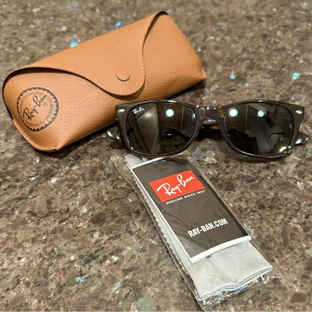 Stylish Ray-Ban Sunglasses RB2132 NEW WAYFARER